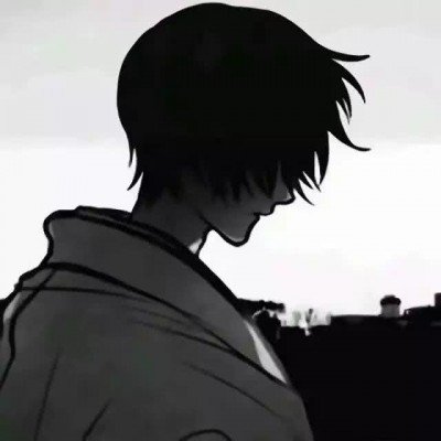 女孩太想念老人睡墓碑旁不愿走